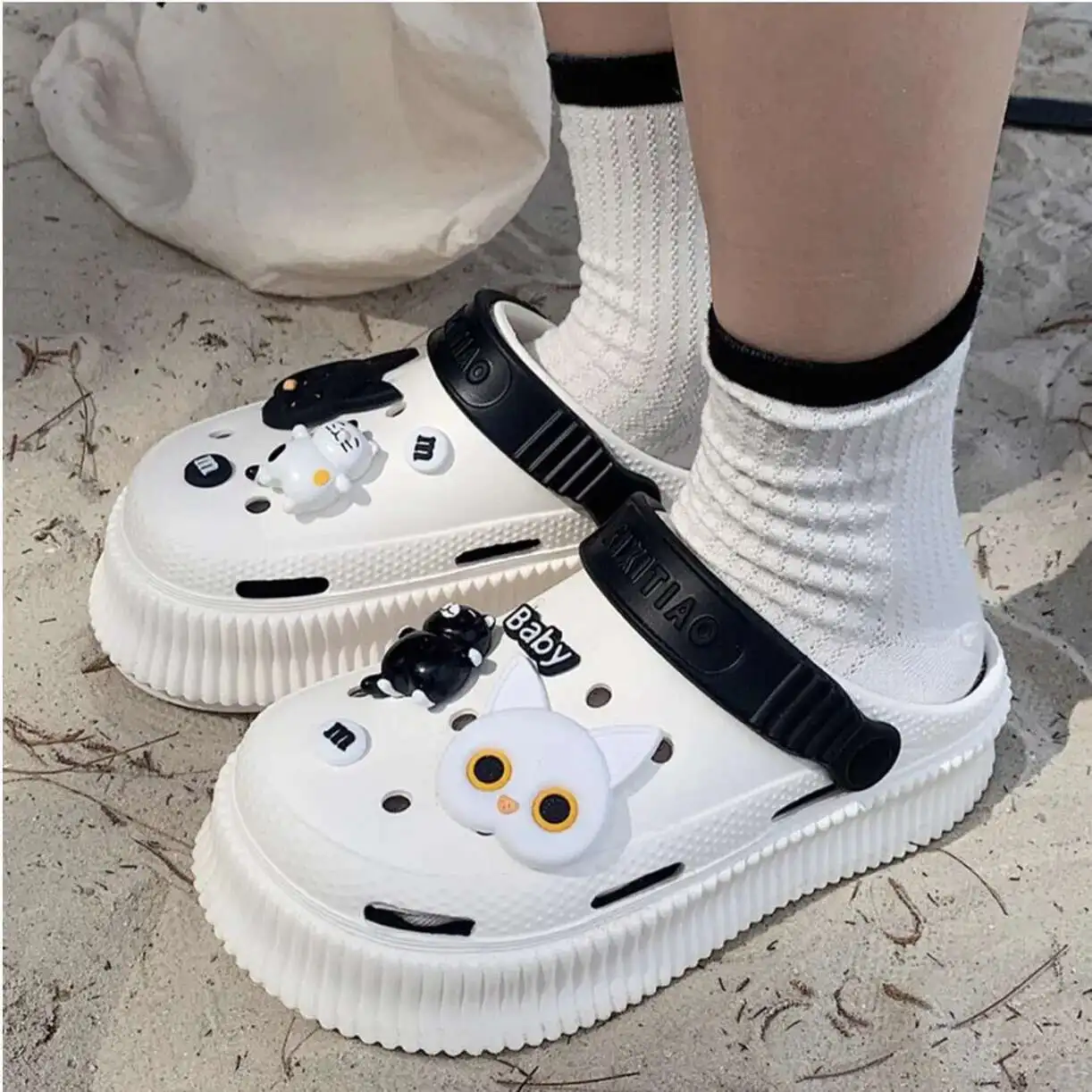 Garden Shoes Man Women Sandals Cool Black And White Cat Thick Soled Hole Slippers For Women Beach In Summer, Anti Slip And Cool