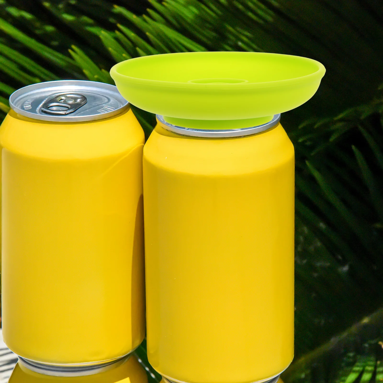 

Silicone Snack Holder for Beverage Cans Reusable Round Silicone Food Tray Snack Serving Plate Food Storage Tray