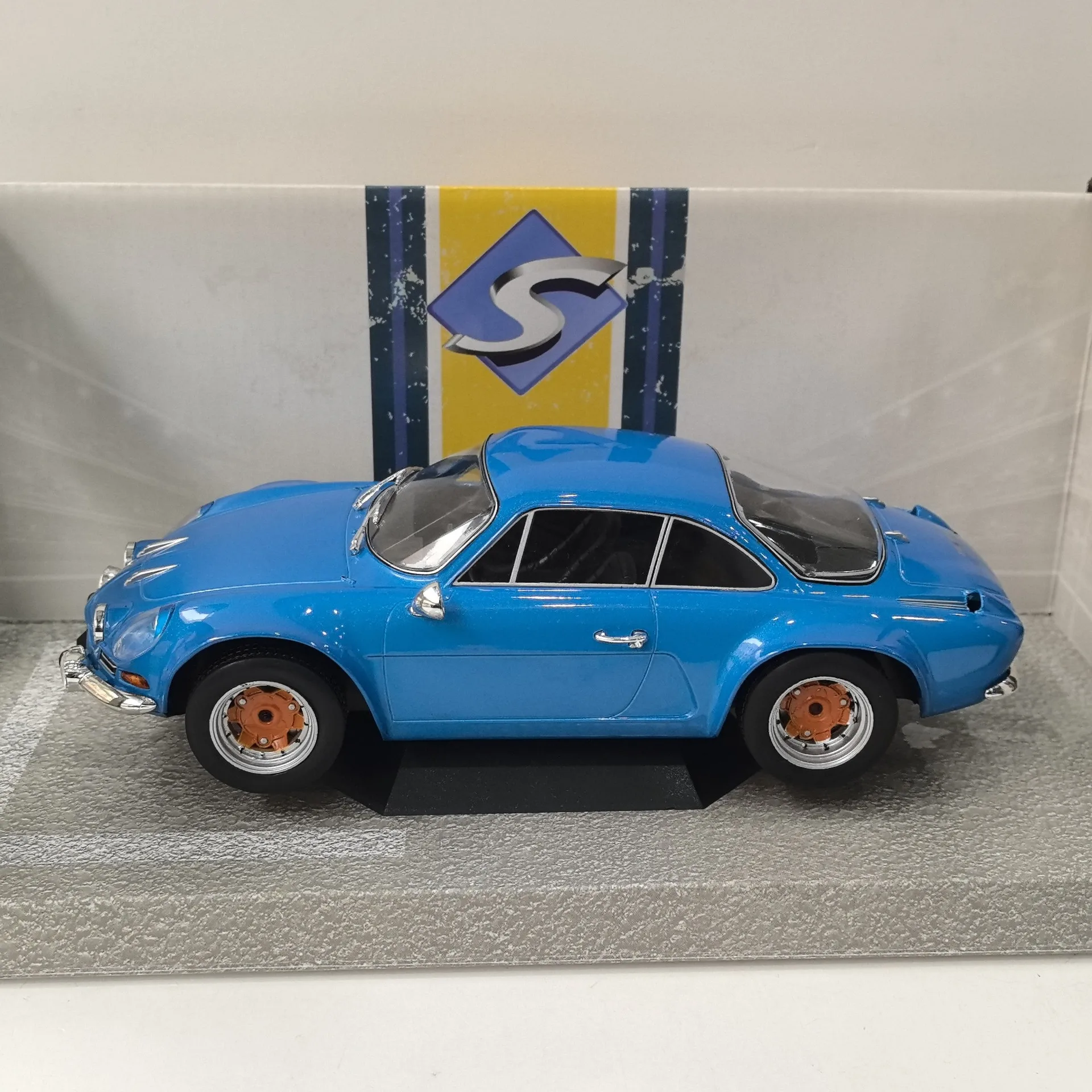 Modèle de voiture en alliage moulé sous pression, échelle 1/18, RENAULT ALPINE A110 Renault Albino, jouet de collection, cadeau, affichage Souvenir, ornement