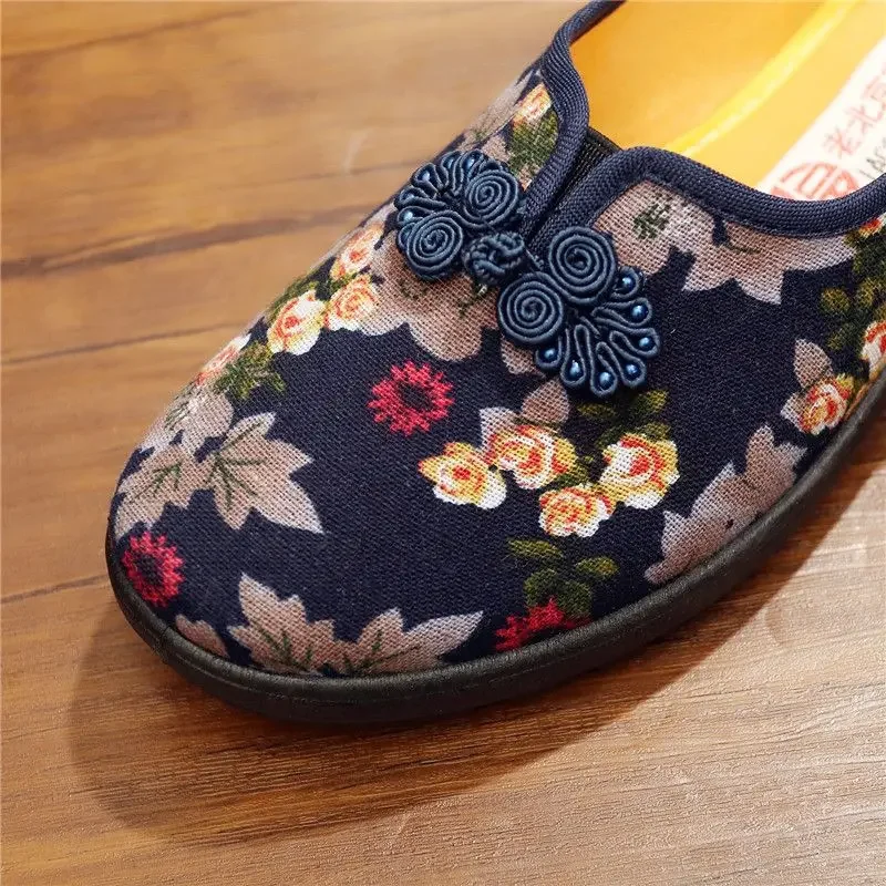 Women\'s Ethnic Embroidered Flats Soft Bottom Non-Slip Middle-aged Flat Mom Shoes Female Old Beijing Cloth Shoes