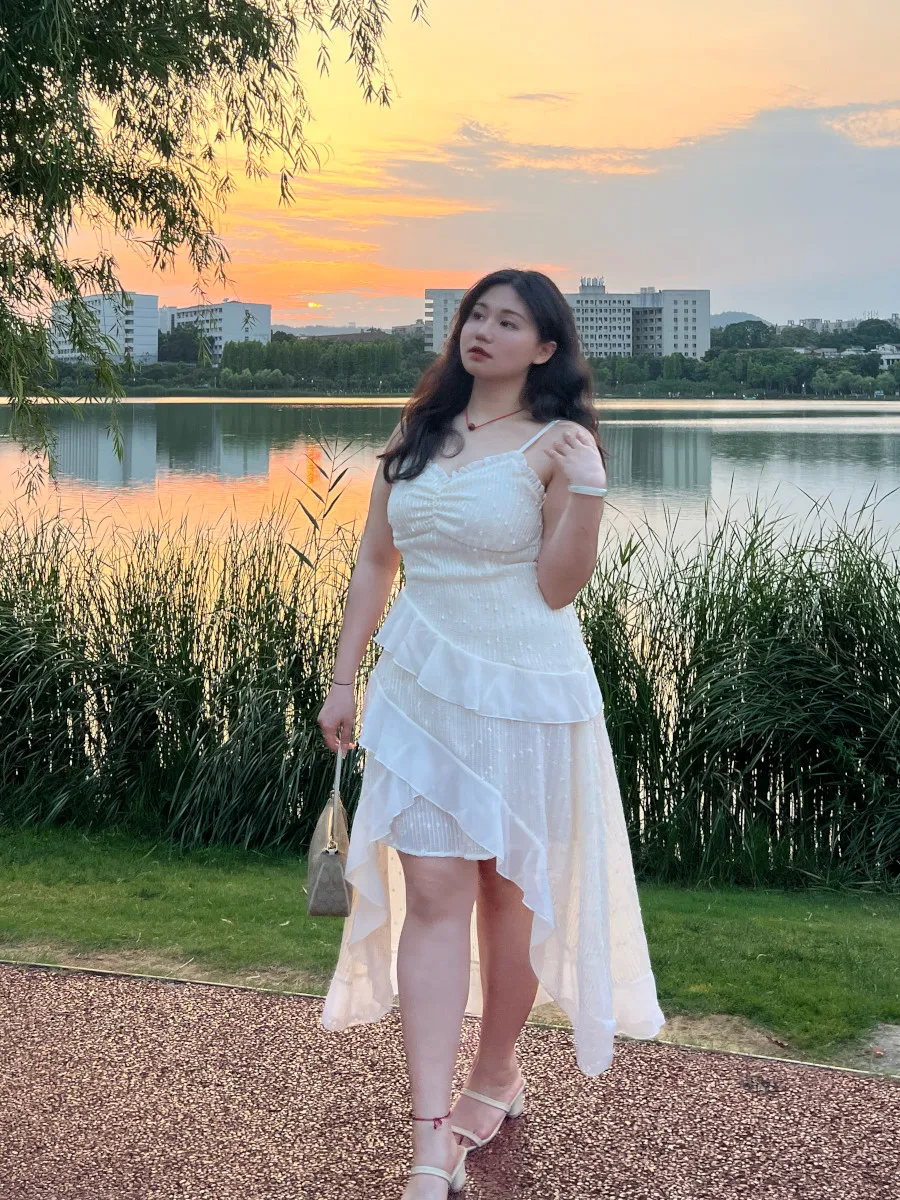 Gaun Suspender Peri Ruffle Manis Tidak Beraturan Ukuran Besar L-4XL Gaun Panjang Santai Elegan Liburan Mode Leher-v Anak Perempuan Musim Panas