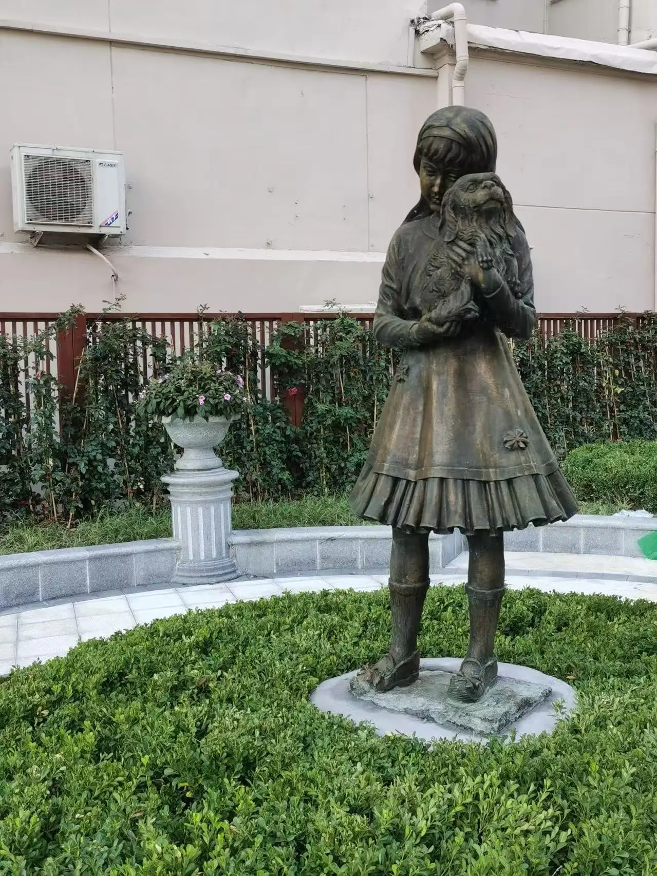 Outdoor Garden Decor Polished Bronze Female Art Sculpture Statue Team Designed Customer Logo