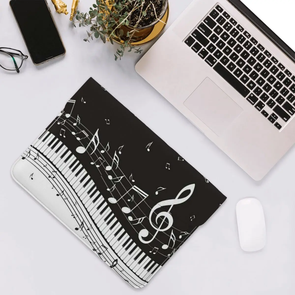 Golden Musical Notes Piano Keyboard PU Leather Horizontal Laptop Sleeve Shockproof Soft Lining Notebook Case 13 Inch