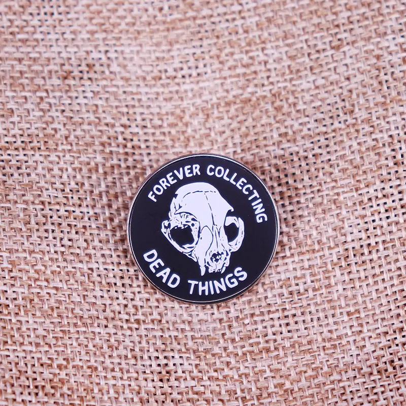 للأبد-جمع الأشياء الميتة شارة الجمجمة بروش