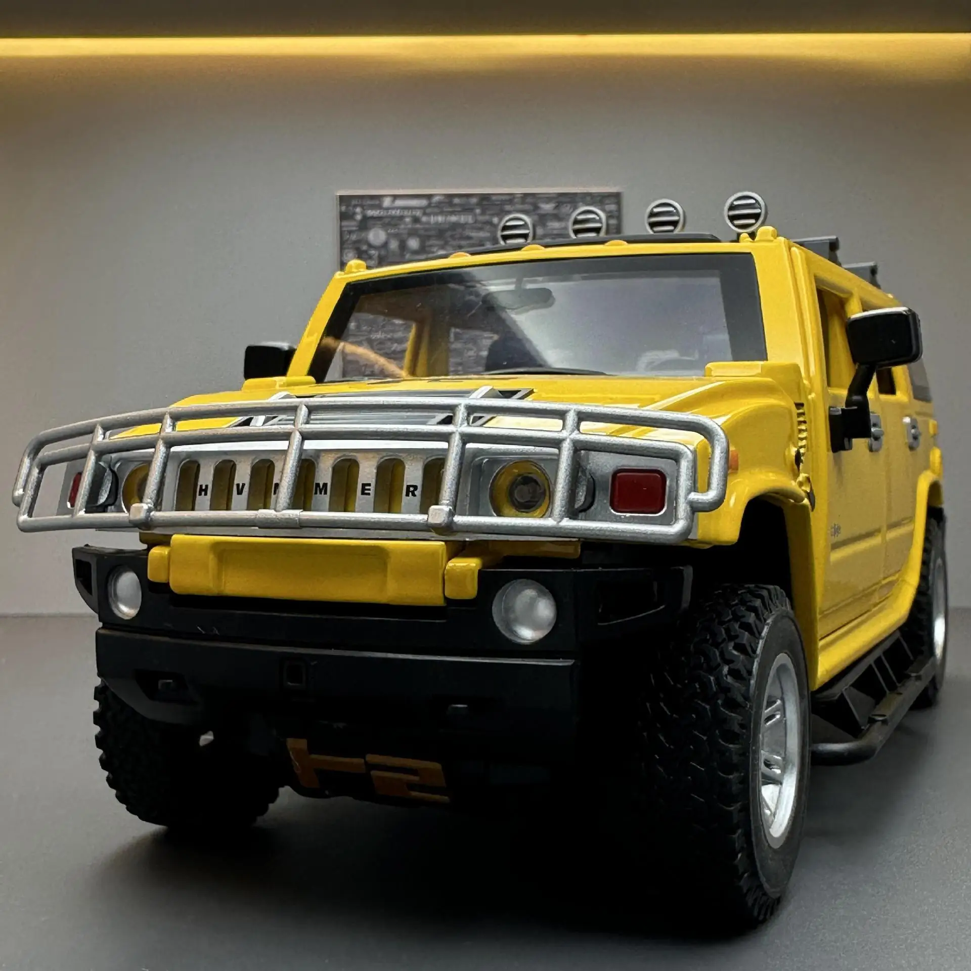 

1:24 Hummer H2 Alloy Car Model Diecasts Toy Vehicles with Light and Sound Pull Back Off-road Vehicles for Child Collection Toys