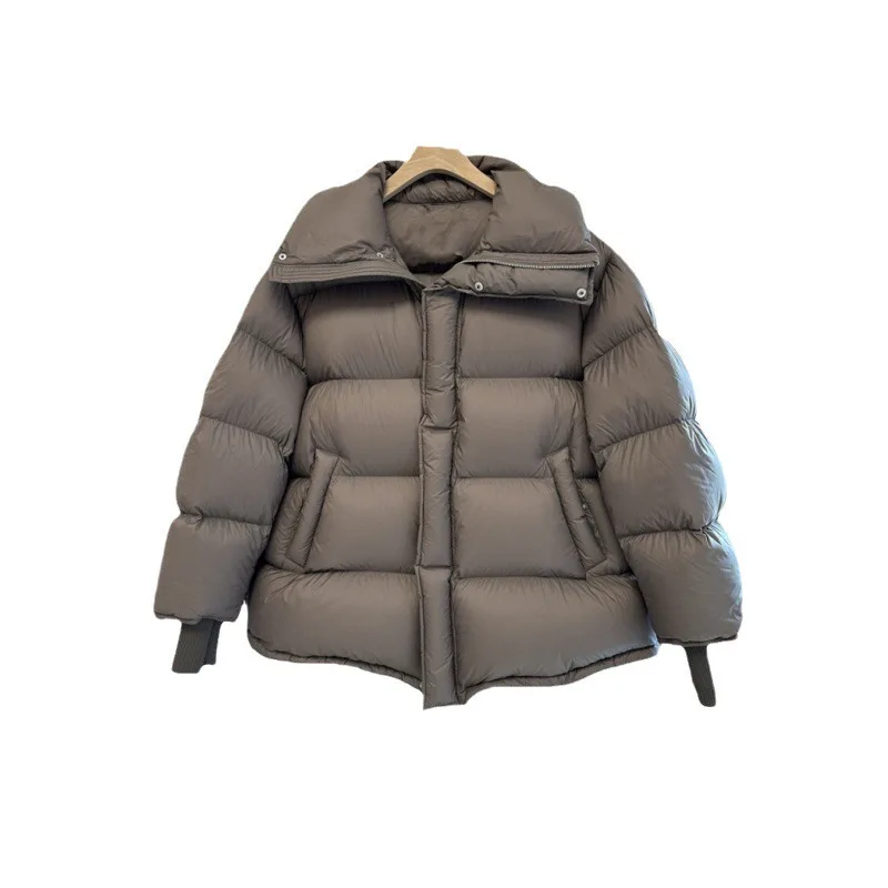 Minimalist ische Daunen jacke mit lang ärmel igem Revers kragen und haarlosem Kragen, kurzer und verdickter, locker sitzender Jacke