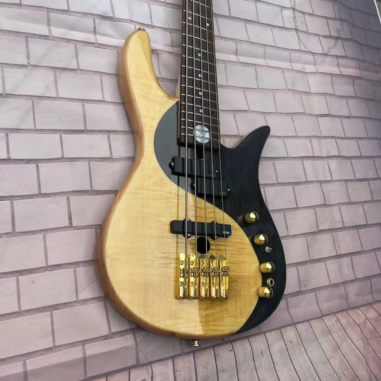 Electric bass 5-chord yin-yang butterfly style electric bass, with a natural wood color body, factory real pictures, in stock