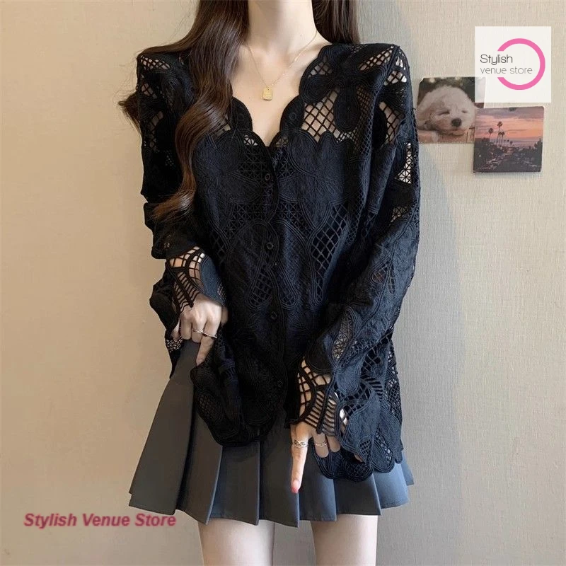 

French hollow crocheted V-neck long-sleeved lace cardigan women's spring and autumn new chic design niche loose wild top.