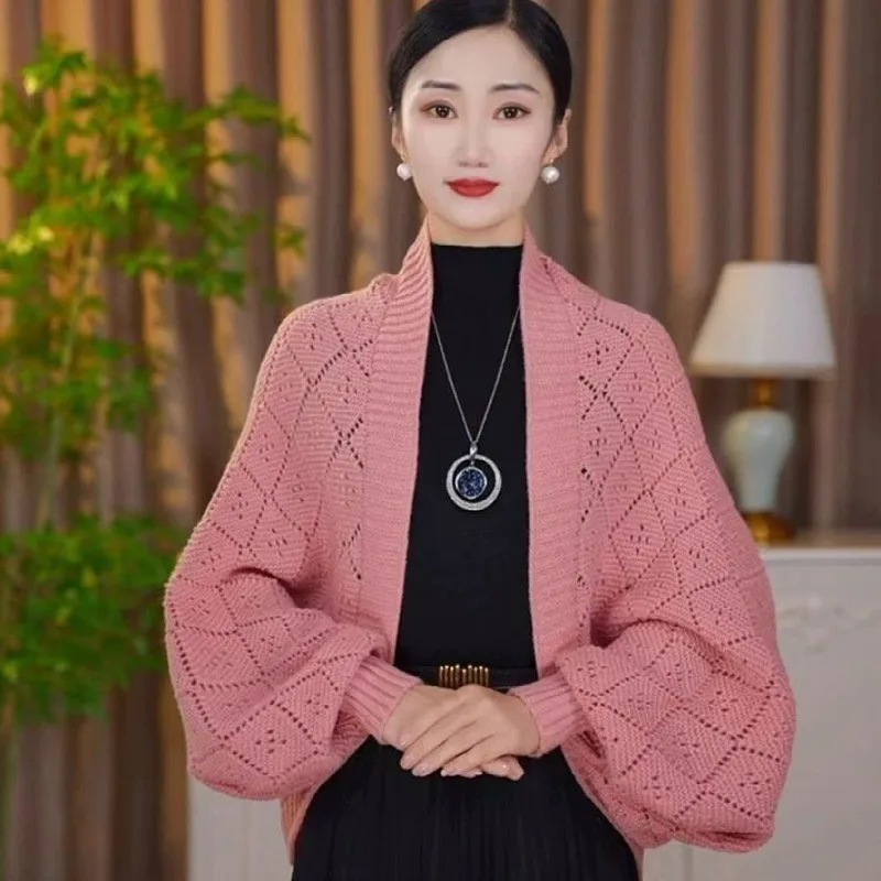 New Knitted Dense Weave Checkered Cardigan for Women Autumn and Winter Outerwear Shawl Sweater Coat Short Top Includes Brooch