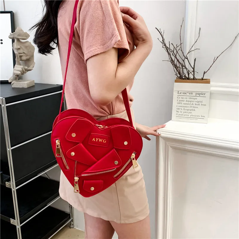 2023 Small Crossbody Bag Design Heart-shaped Rivet Jacket Shape Single Shoulder Bag Designer Bags Luxury