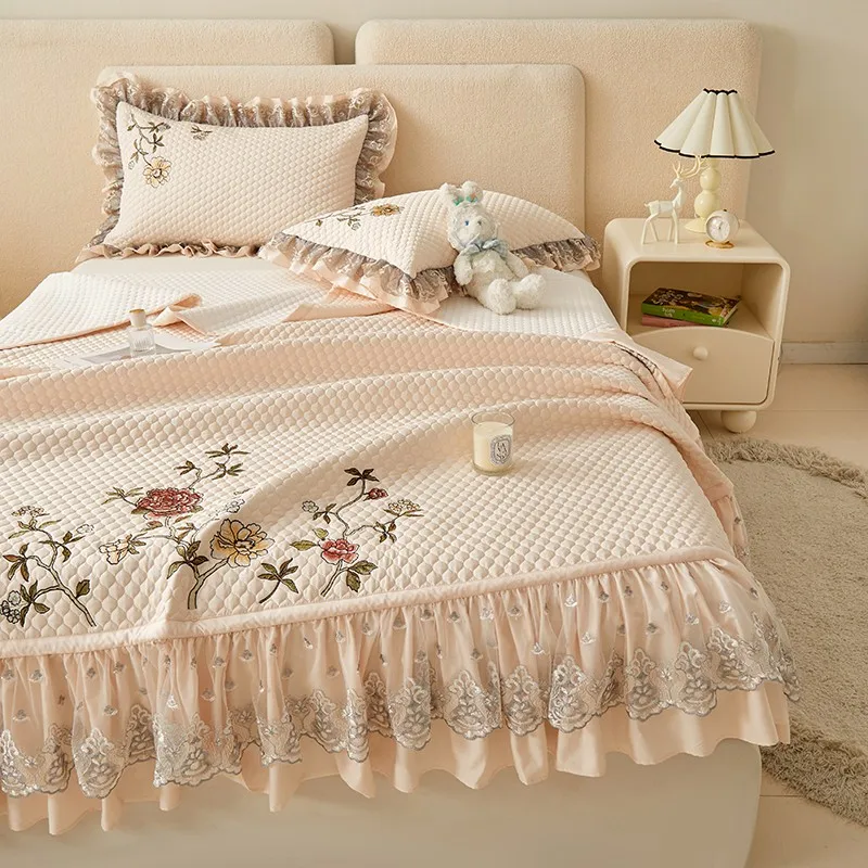 3Pcs Embroidered Chic Ruffle Summer Bed Coverlet Set Lightweight Ultra Soft 1Pc Quilted Bedspread 2Pcs Pillow shams