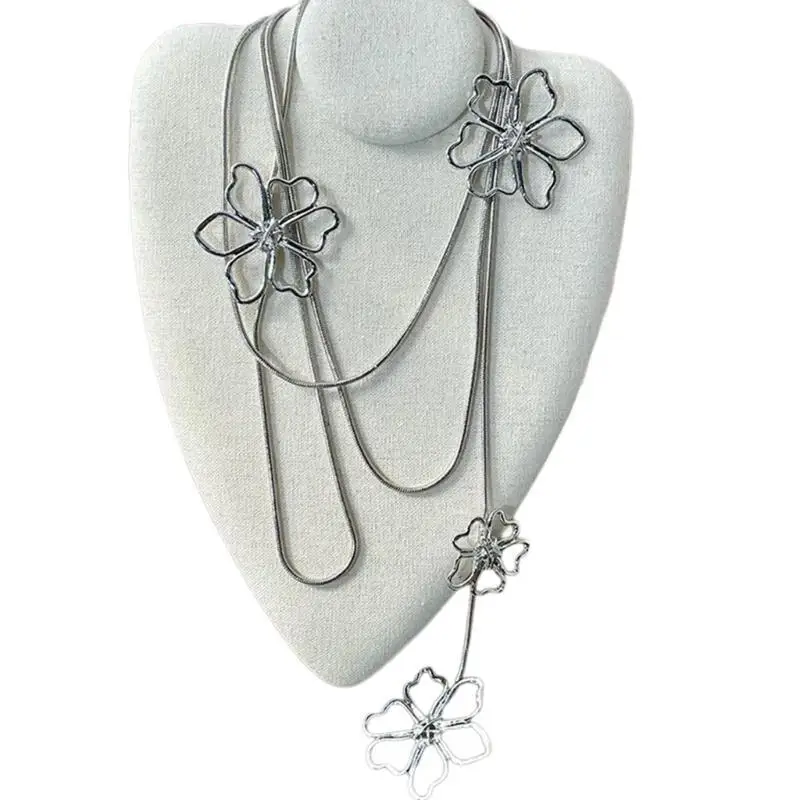 

652F Hollows Flower Decoration Necklace Fashion Statement Necklace Lady Jewelry Versatiles Fashion Accessory