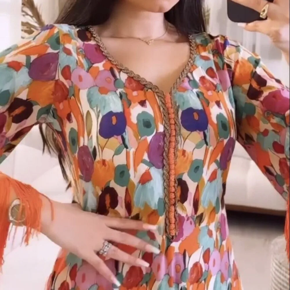 2025 мусульманское красочное повседневное женское платье с цветочным принтом, мусульманский этнический стиль, повседневные свободные халаты, вечерние платья с кисточками и рукавами в Дубае