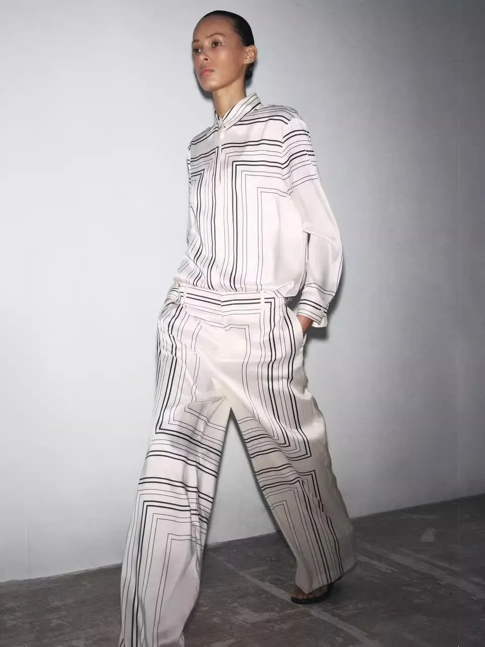 

New Spring Women's Classic Geometric Print Long Sve irt Striped Pattern Regular Fit Commute Sle Single Button Closure