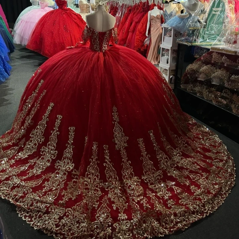 Rosso lucido Principessa al largo della spalla Dolce 16 Abito Abiti stile Quinceanera Oro Applique Perline Tull Festa di compleanno Abiti 15 De