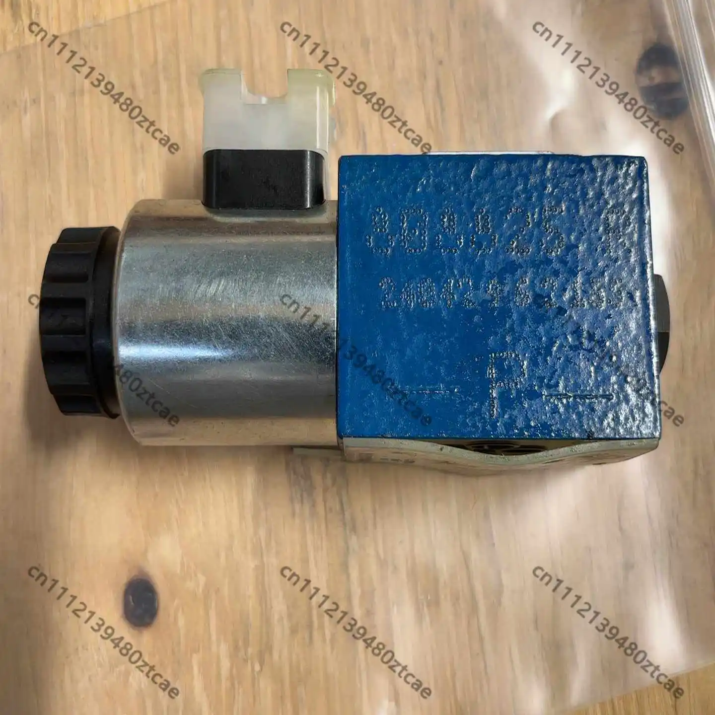 Hydraulic Solenoid Valve 24V DC Electromagnetic Directional Control Valve New Unused