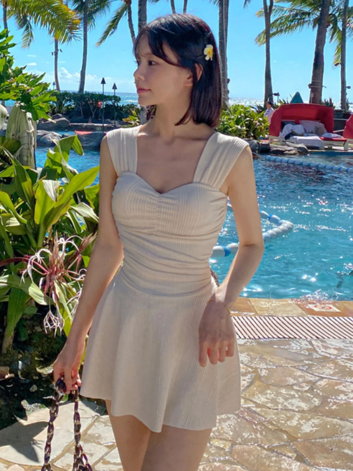 ชุดว่ายน้ำวันพีซสำหรับผู้หญิงแบบใหม่ กระโปรงคลุมหน้าท้อง ช่วยให้ดูผอมเพรียว เซ็กซี่ สไตล์นางฟ้า เหมาะสำหรับแช่น้ำพุร้อน ชุดว่ายน้ำลำลอง