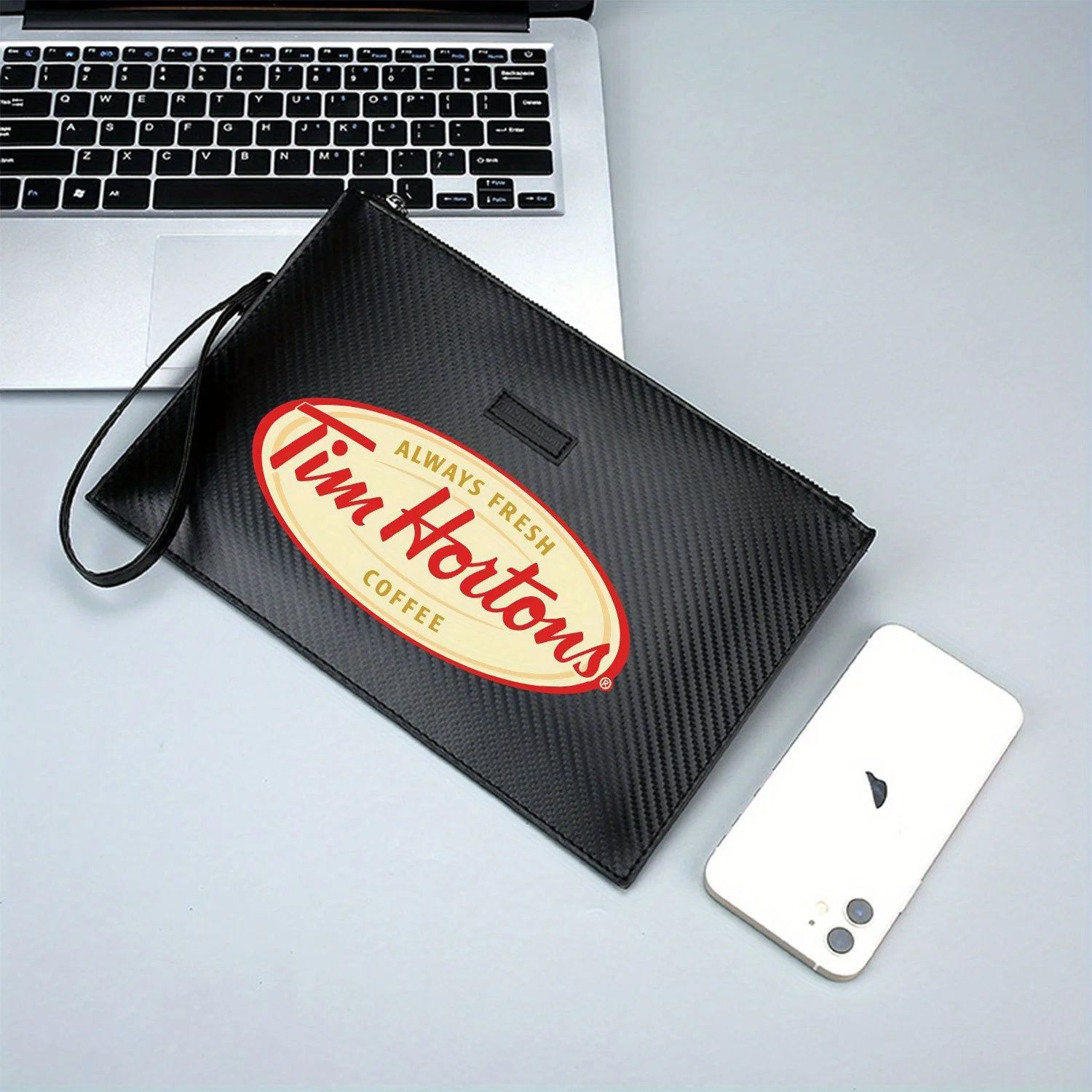 Logo curvo rosso e parole caffè fresco Elegante borsa da uomo in PU stampato Alla moda e pratica per il trasporto quotidiano