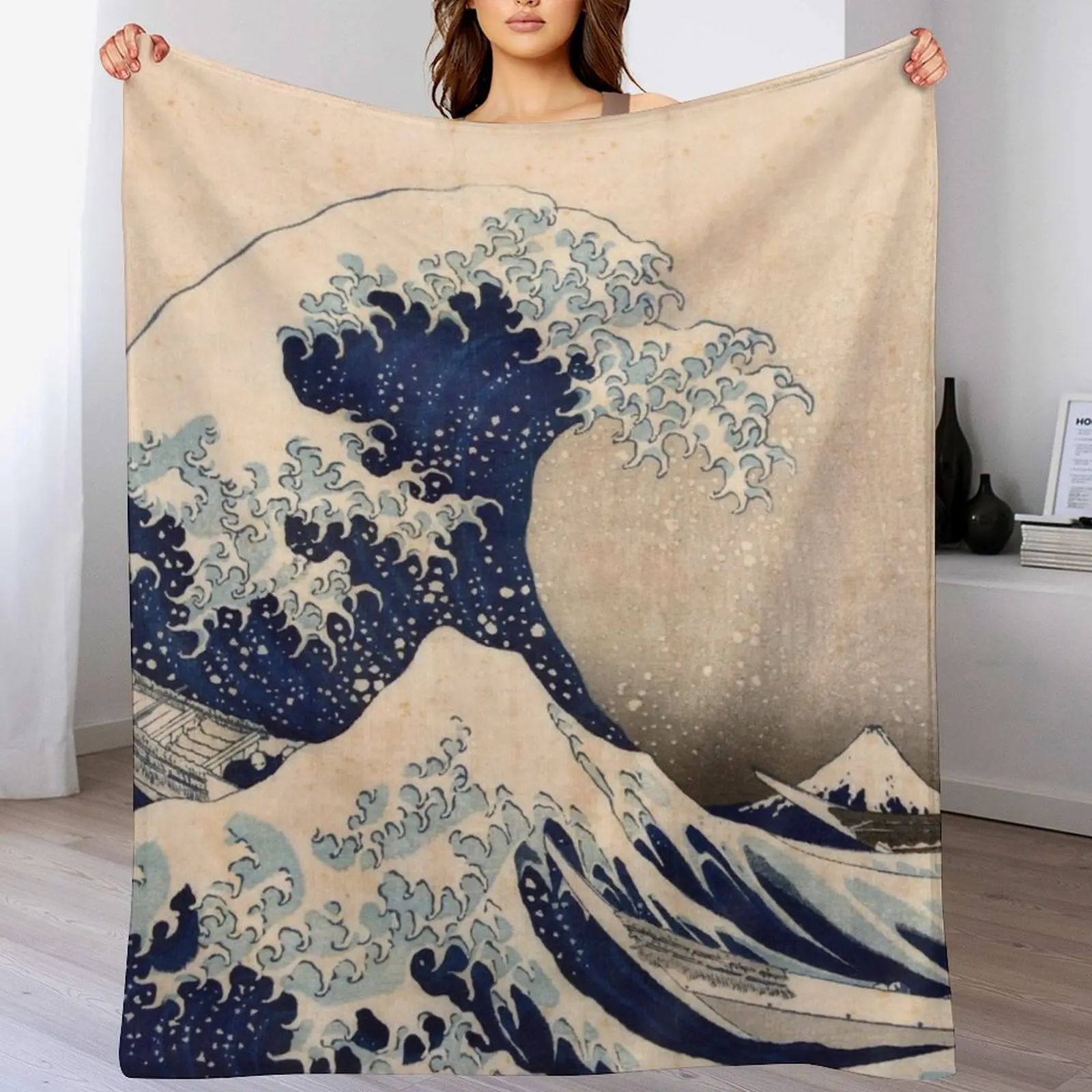 

Classic Japanese Great Wave off Kanagawa by Hokusai Wall Tapestry Traditional Version HD High Quality Throw Blanket