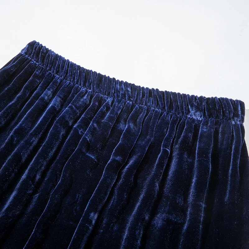 กระโปรงผ้าไหมกำมะหยี่ผู้หญิง ความยาวปานกลาง ผ้าไหมมัลเบอร์รี่ 100% ซับในสีกรมท่า เอวยางยืดสูง ดีไซน์เก๋ไก๋ รุ่น QQ011