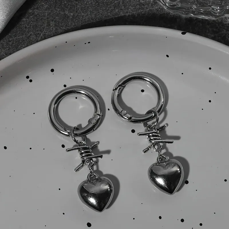 2Pcs Gothic wire mesh heart-shaped, O-ring silver metal shoe pendant, detachable, accessory, suitable for all kinds of boots