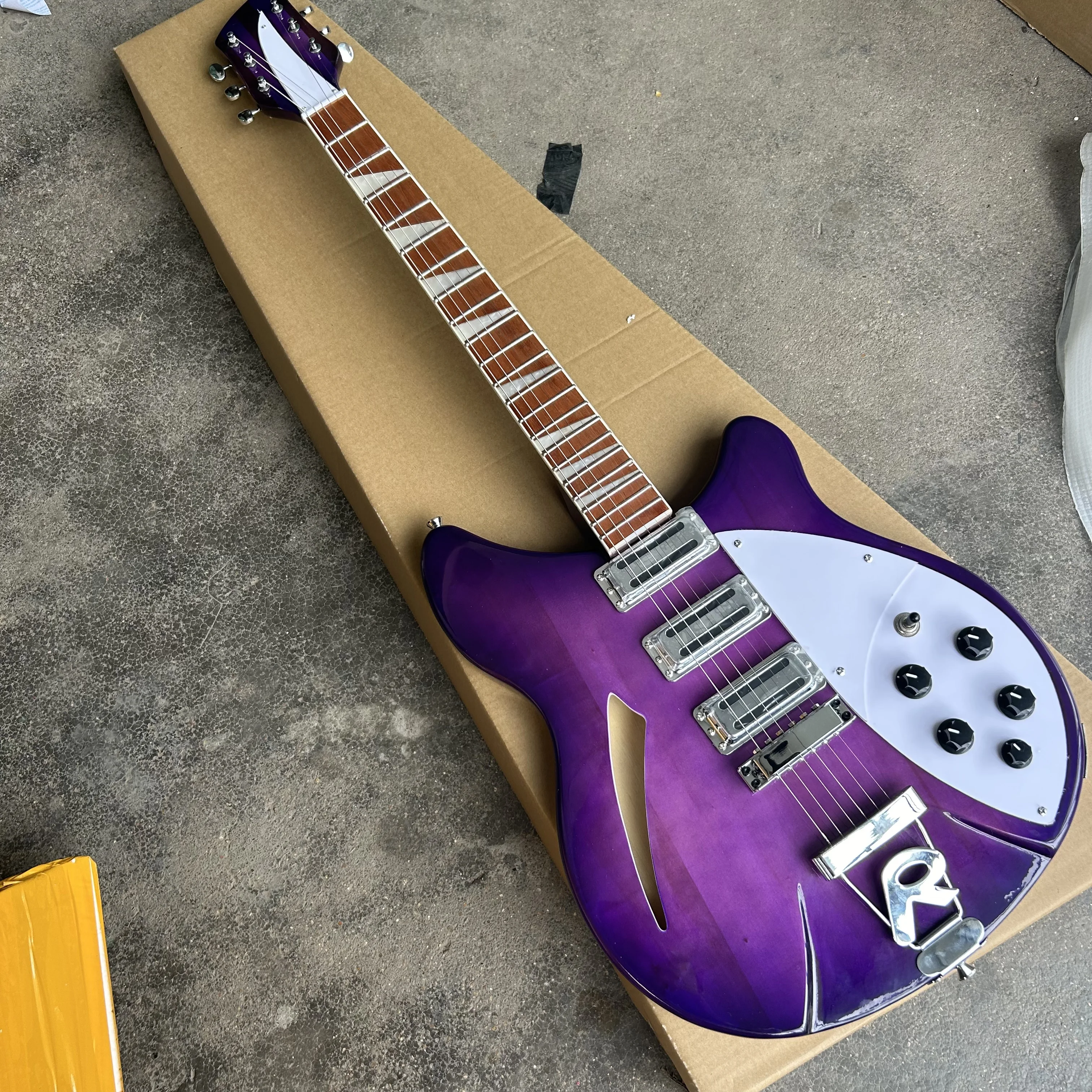 

In stock, Rickenbackel 360 purple, 6-string electric guitar, semi hollow, white protective plate, wholesale and retail.