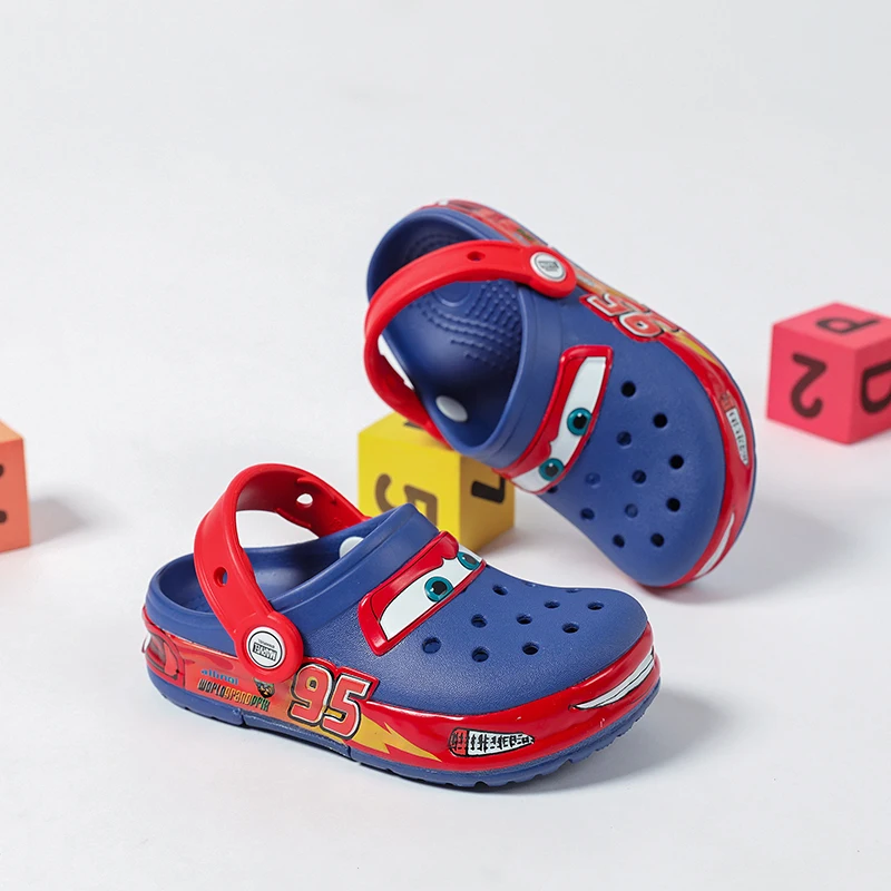 

New Cave Shoes Contrasting Sandals Two On Beach Sandals Anti Slip Slippers Flashing Lights Car Shoes Men And Women 2025 Summer
