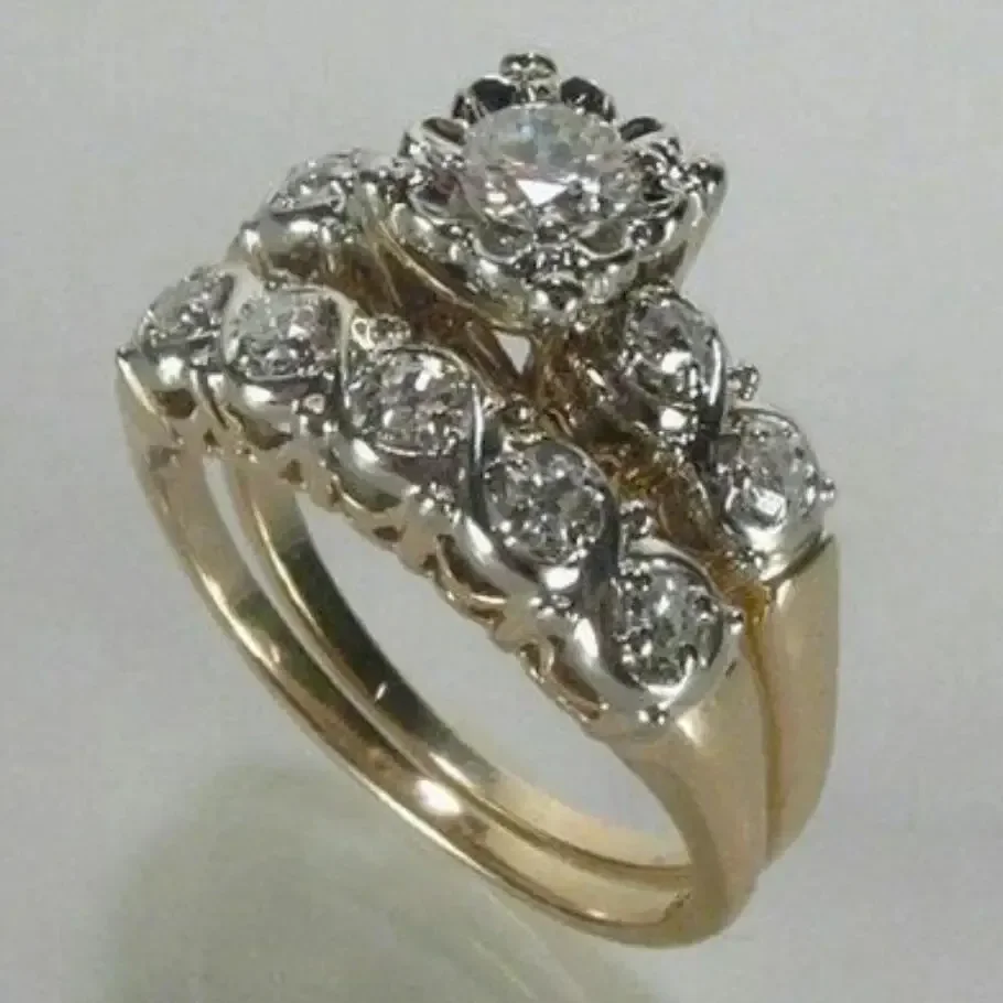The new retro, high-end, niche design, fashionable diamond-encrusted two-piece women's ring is unique and creative