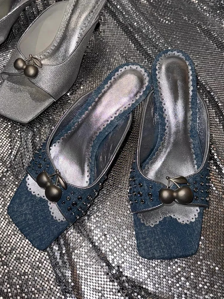 

Pantoufles en denim à rivets métalliques pour dames, chaussures d'extérieur décontractées, à enfiler, à la mode, 2025