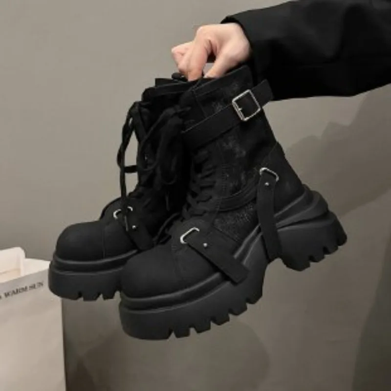 Schwarze Plateau-Stiefeletten im Workwear-Stil mit Schnalle für Damen, Schnür-Flatform-Stiefeletten, Petite, Herbst/Winter, lässig, schlankmachend, für den täglichen Gebrauch und den Weg zur Arbeit – Detail 1
