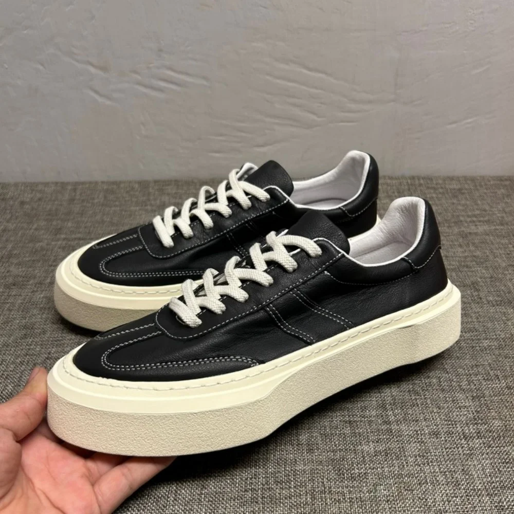 أحذية رياضية بيضاء من الجلد للرجال طراز جديد النسخة الكورية متعددة الاستخدامات كاجوال خفيفة قابلة للتنفس أحذية رجالية سوداء #1