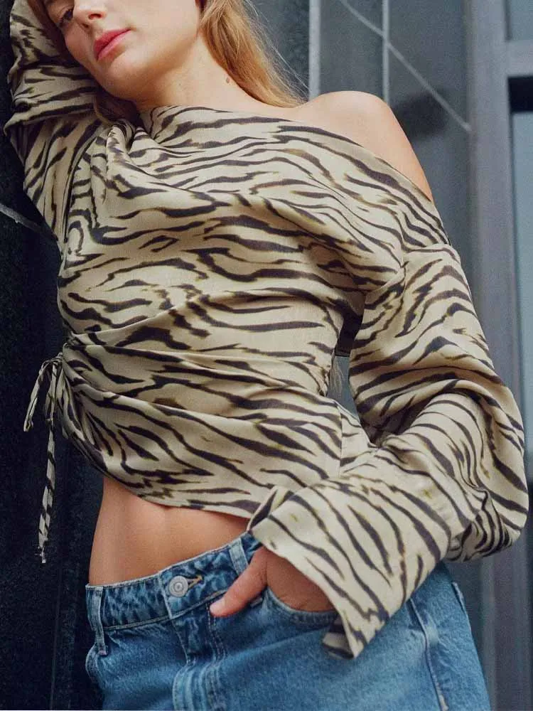 

Европейский и американский стиль, осенний новый женский модный тренд, темперамент для отдыха, простой асимметричный топ с животным принтом