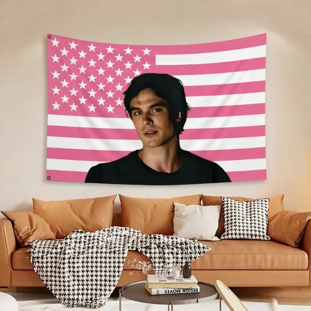 VIKAMA Vampire Diaries Wandteppich, Damon Salvatore Pink Flag Banner, Wandbehang mit Fan-Motiv für Schlafzimmer und Außendekoration