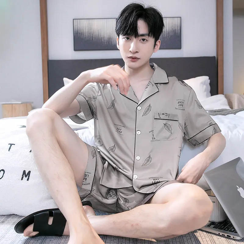 pijamas-de-verano-para-hombre-de-algodon-y-seda-de-hielo-manga-corta-pantalones-cortos-ropa-de-casa-ligera-cardigan-abierto-modelo-delgado-ropa-de-dormir