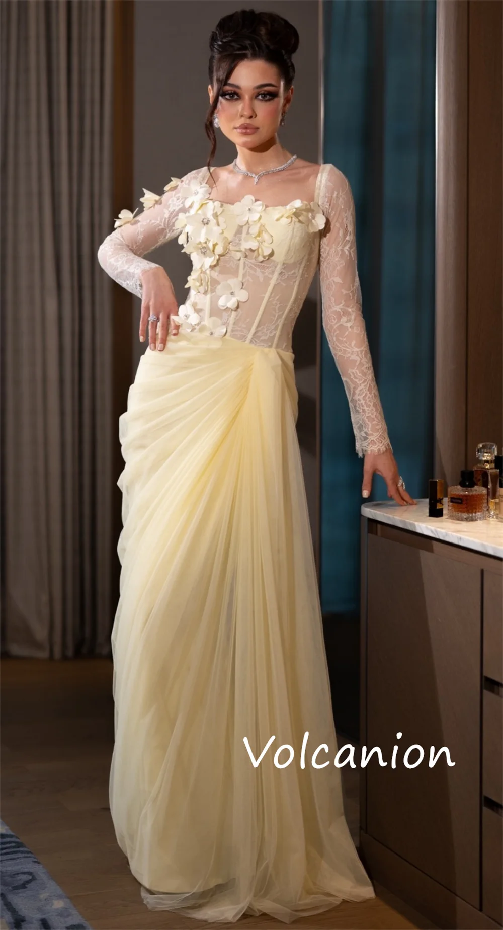 Abiti lunghi personalizzati con scollo quadrato a trapezio con pieghe a fiori in chiffon squisito su misura per occasioni su misura in stile moderno