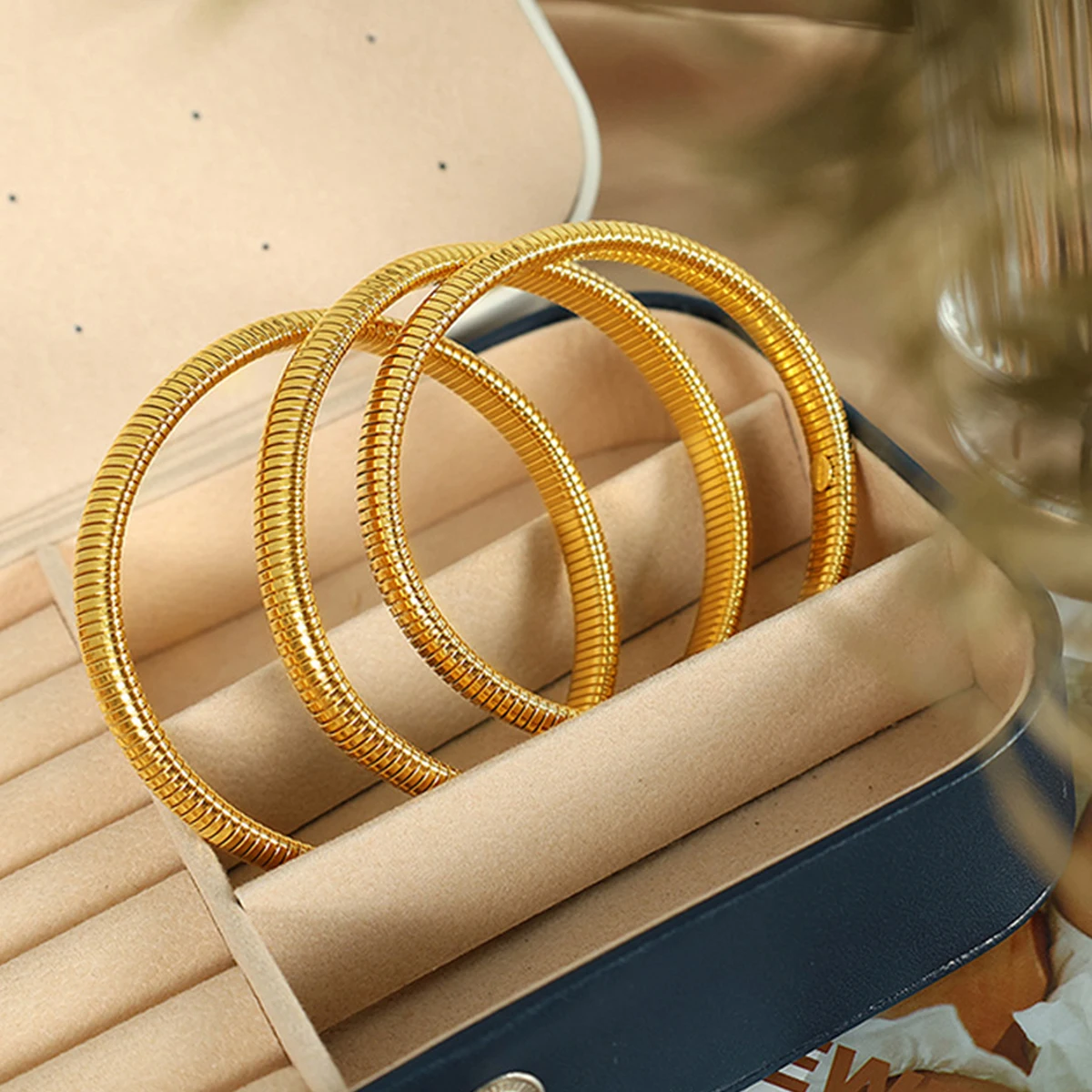 Women Girls Simple Design Elastic Bracelet Fashion Stainless Steel Punk Style Spiral Bracelet Hip Hop Waterproof Vintage Bangle