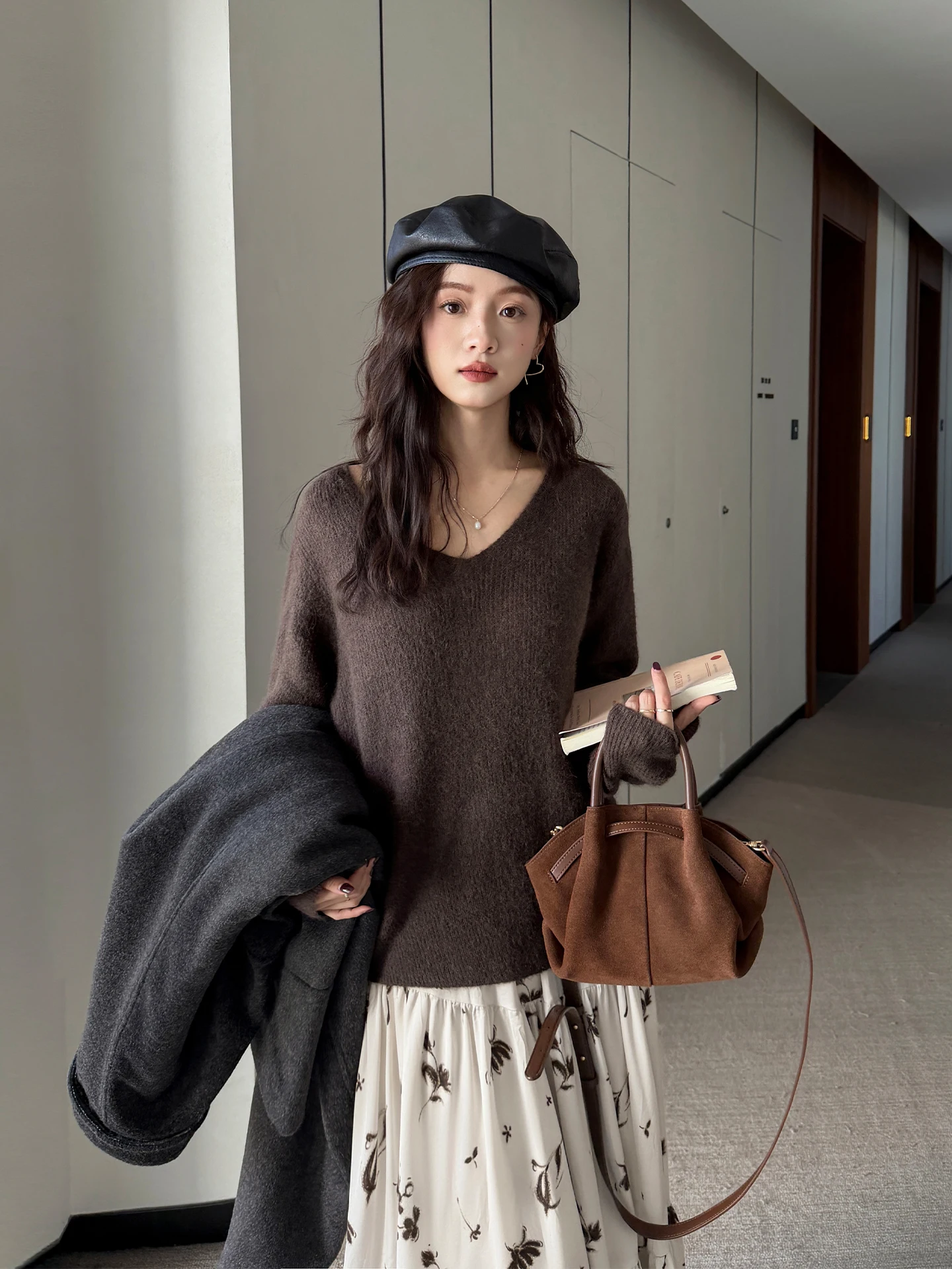 

Кофейно-коричневый вязаный свитер с V-образным вырезом, универсальный базовый слой, мягкий, из смесового кроличьего меха, с длинными рукавами, для женщин