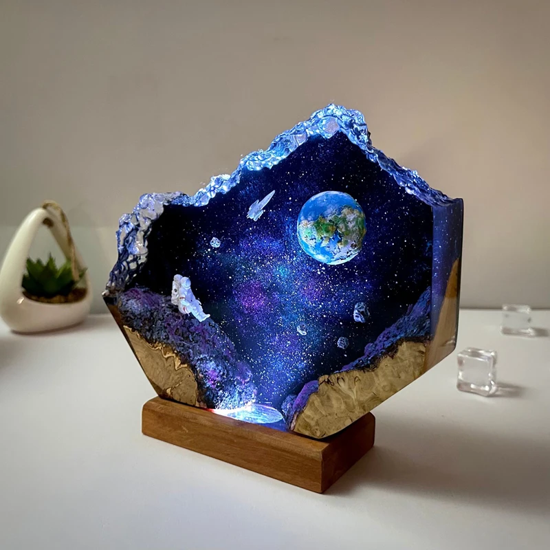 Luz de mesa de resina de universo espacial, lámpara de decoración de arte creactivo, tema de astronautas de la tierra, luz nocturna, carga USB