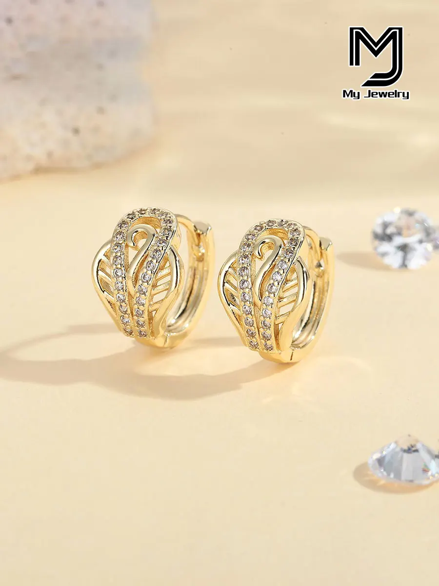 European and American High-End Luxury Fashion Women's Copper Earrings, 14K Gold-Plated, Exquisite Simple Hoop Earrings for Girls, Gift for Parties, Simple Luxury Platinum-Plated, Gift for Girlfriend, Daily Wear