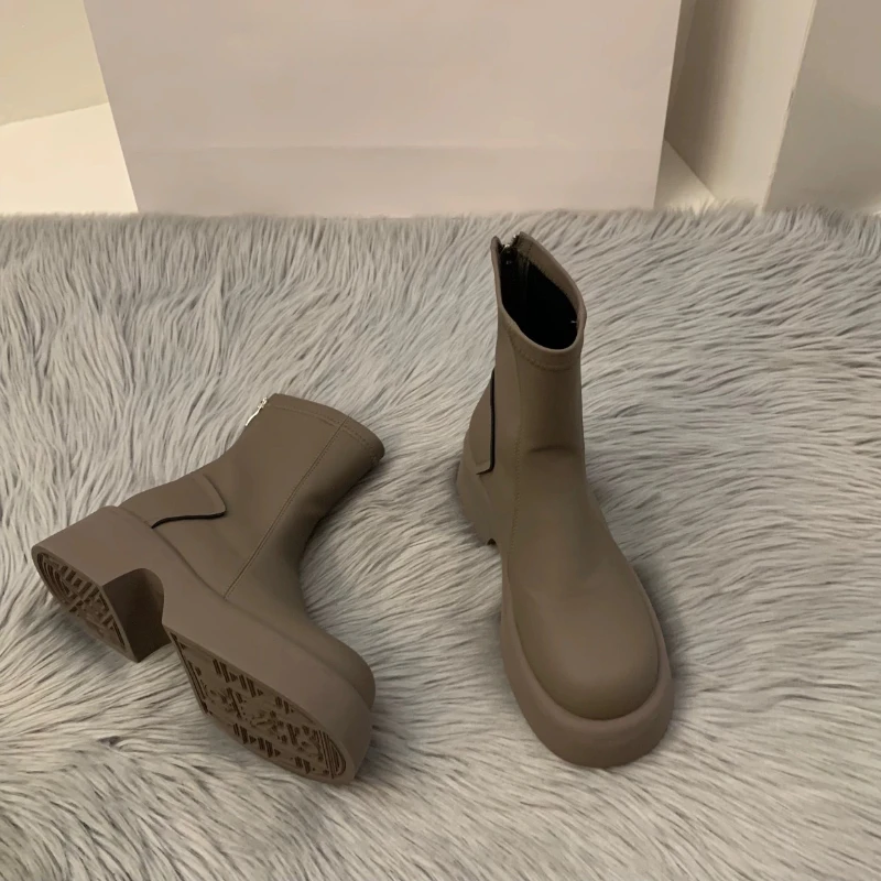 Stivaletti invernali da donna corti in peluche Stivaletti corti in cotone da donna con punta tonda alla moda Calzature da donna eleganti con tacco