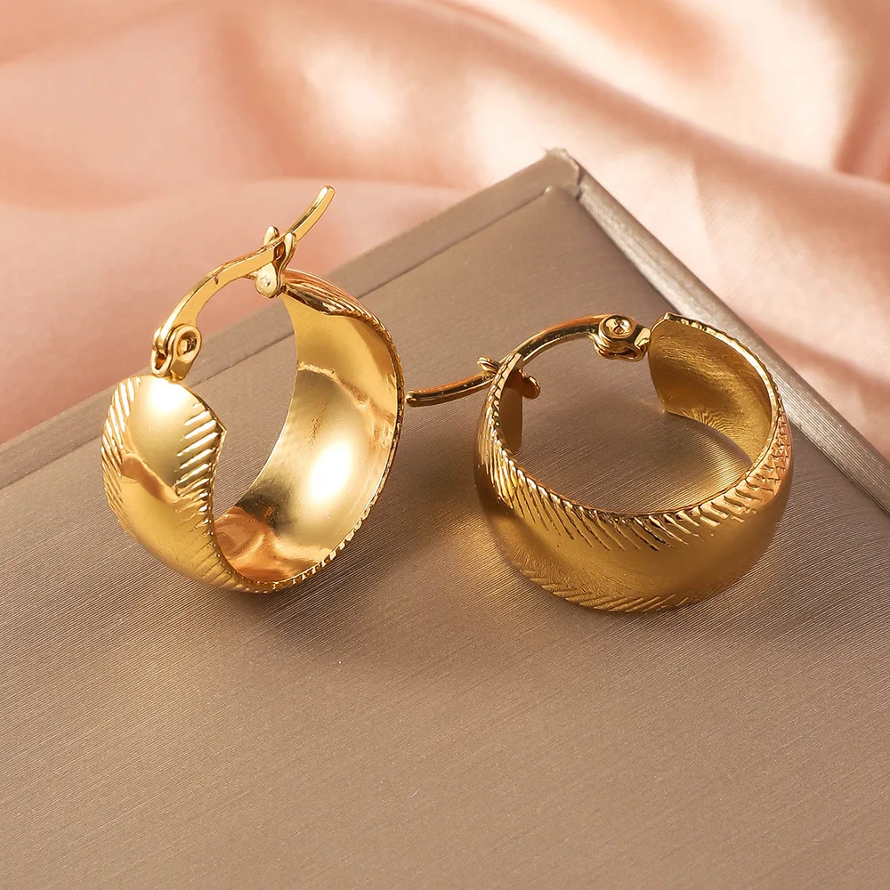 Exquisite C-shaped Hydraulic Stainless Steel Earrings, Non Fading Women's Gold Color Metal Earrings Jewelry Accessorie