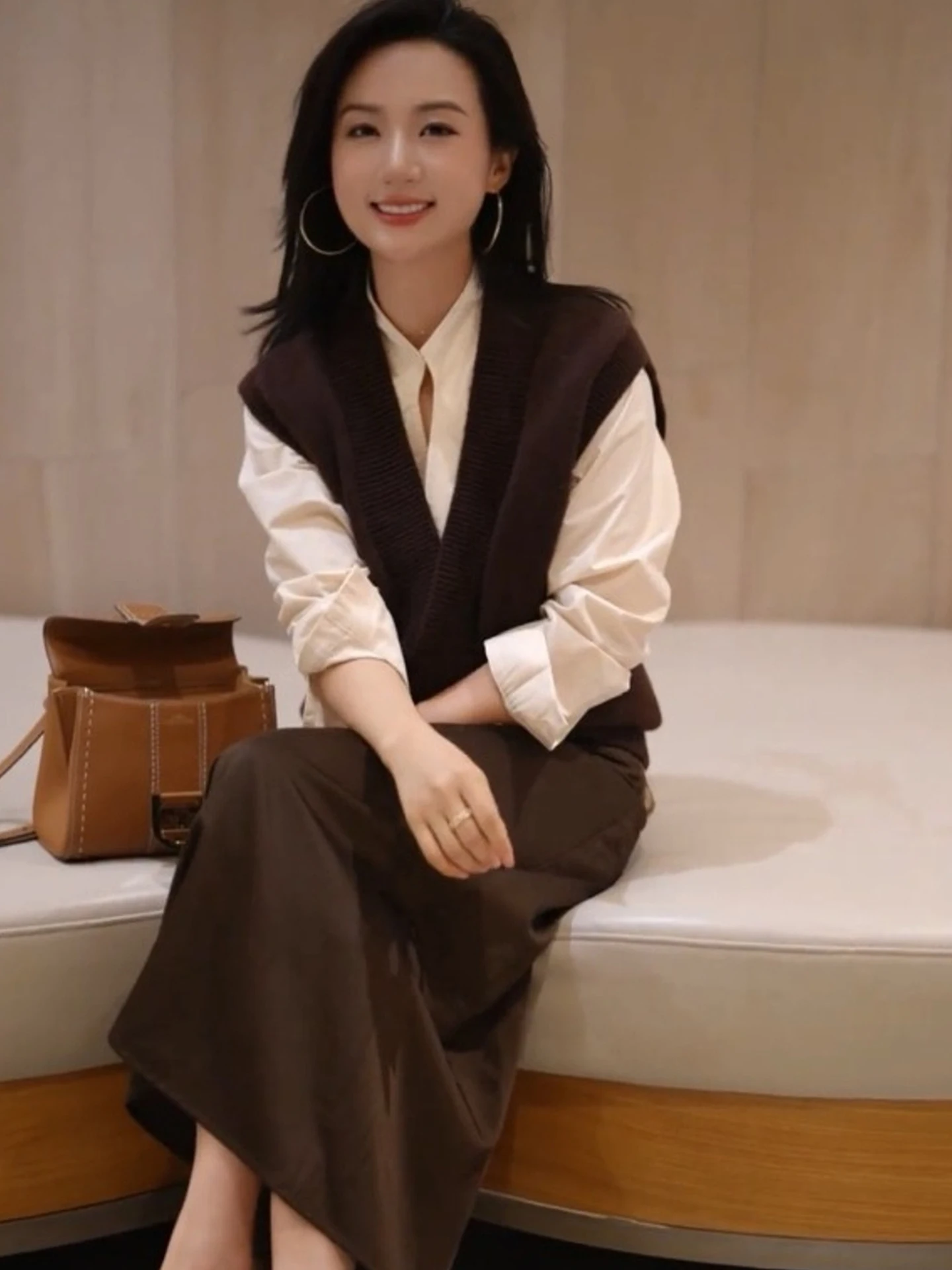 

Laid-ba Sle Layered Loose Knitwear Color V-ne Slimming Trendy Vest Autumn Faion Casual Comfortable Top