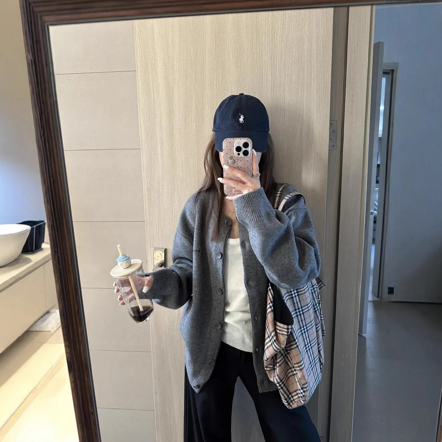 سترة محبوكة 2025 خريفية نسائية فضفاضة وكسول ملابس خارجية غير رسمية متعددة الاستخدامات للشتاء