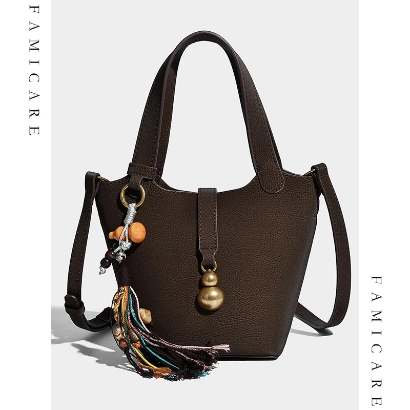 

Новинка 2024 года, сумка-тоут из искусственной кожи, уникальная подвеска в виде тыквы, ручная сумка через плечо, женская сумка, модная, шикарная, мягкая на ощупь