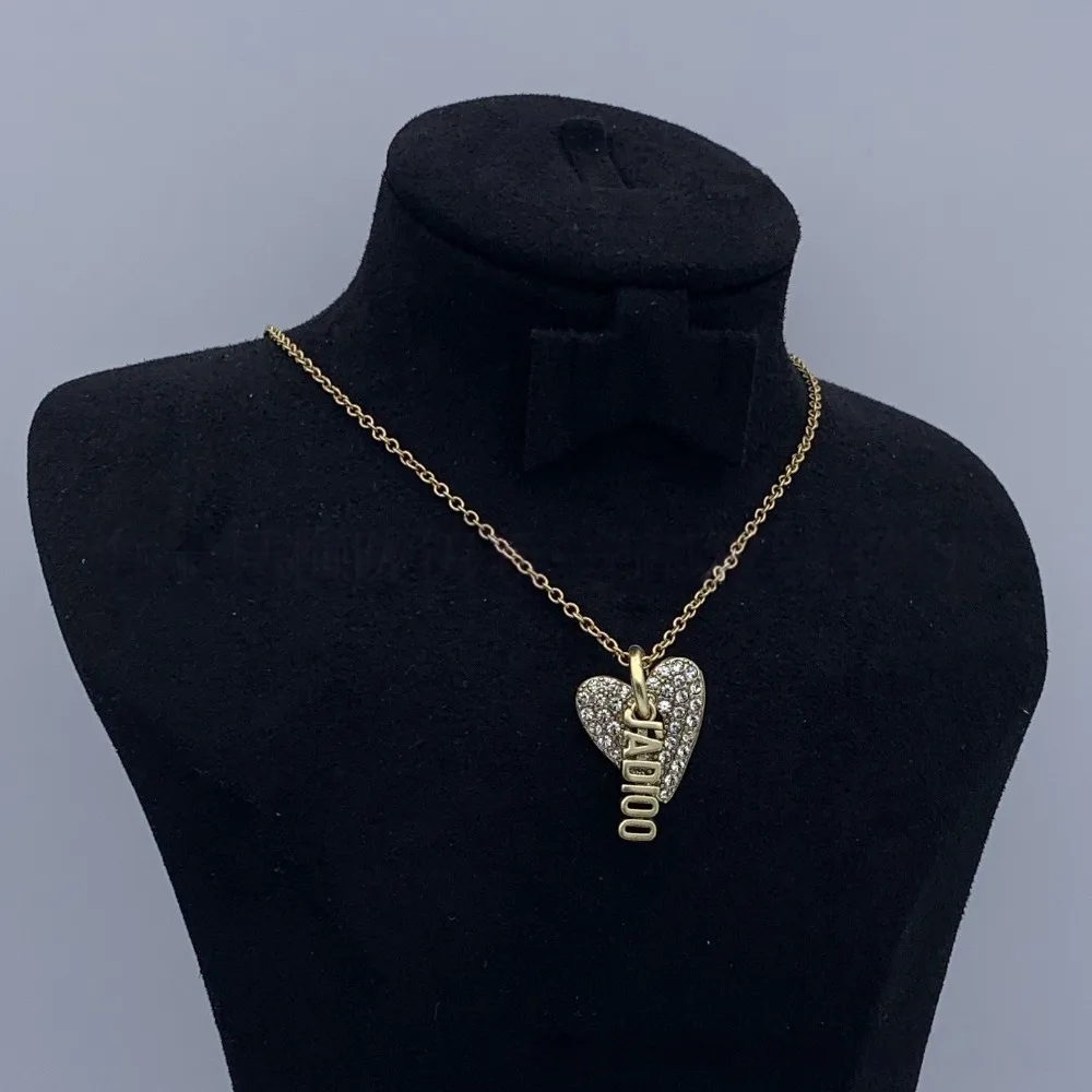 

2025 New Luxury Letter Vintage Necklace Fashion Versatile Gift for Lover Anniversary