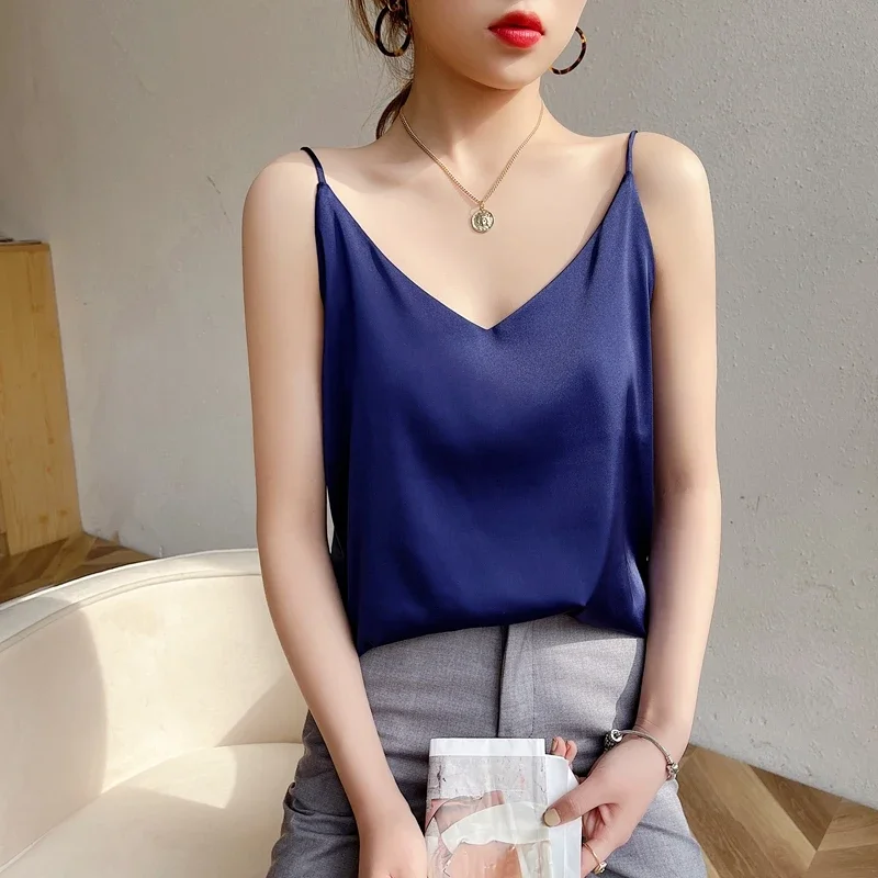 

Real Silk Suspender Women Spring and Summer Sleeveless Inner Match Black and White Suit V-neck Sexy Bottoming Sweater Top K37