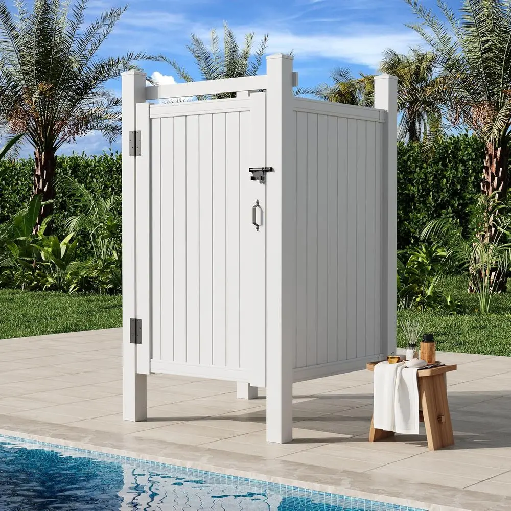 Mampara de ducha exterior de PVC blanca de 80.75"H x 45.75"W x 45.75"L con puerta, cabina de privacidad resistente a la intemperie para piscina y playa, vinilo duradero
