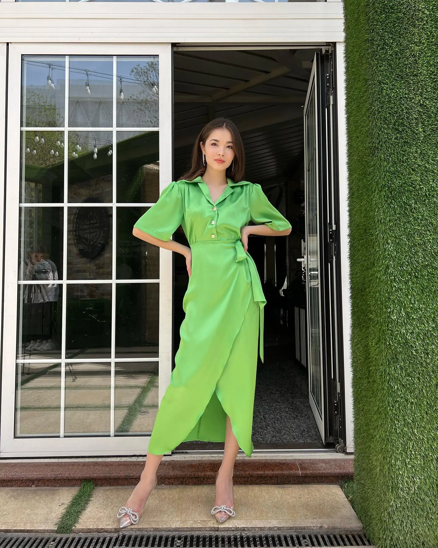 

Customized High Quality Satin Buttons Evening Dresses Delicate Short Sleeves V-Neck Prom Dress Custom Size Celebrity Gowns