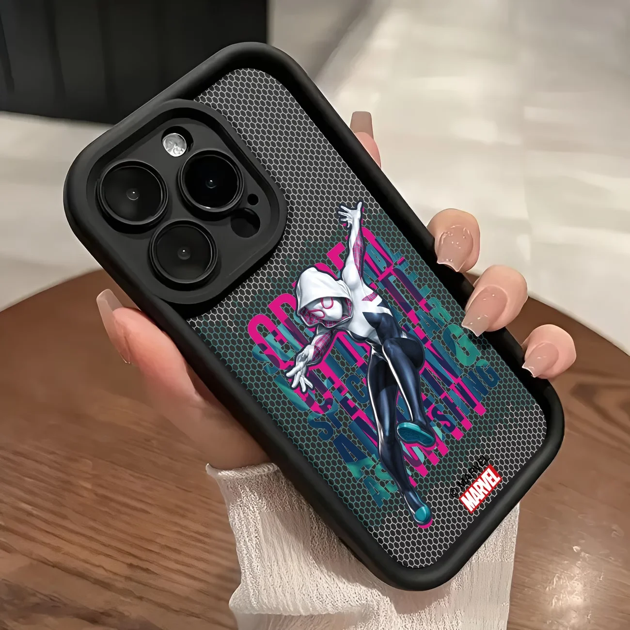 غطاء هاتف كرتوني لطيف ومذهل لش - مراجعة Google Pixel 9 وسعره