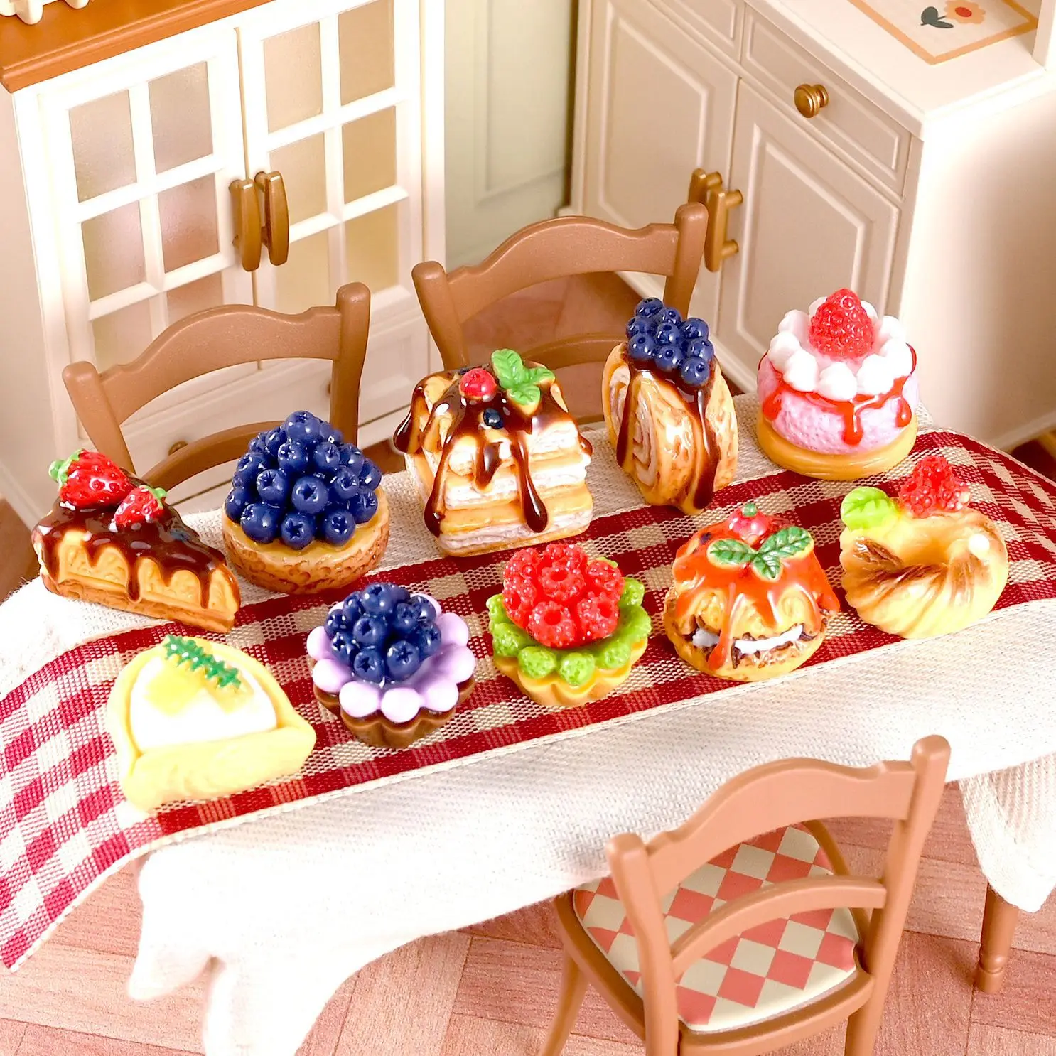 10 Pcs Mixed Miniatures Simulation Resin Cake Strawberry Dessert Fruit Dollhouse
